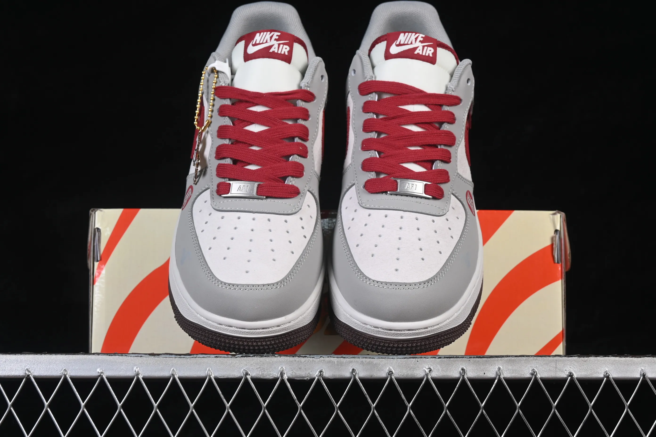 All categories Nk Air Force 1 Air Force series Nk Air Force 1 Low Air Force low-top Nike Air Force 1'07 Low red and gray contrast Air Force 1 low-top casual sneakers HT5088-621